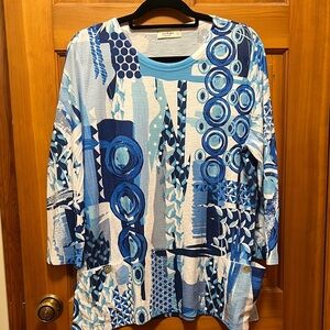 Jess & Jane Geometric Blue and White Long Sleeve Top